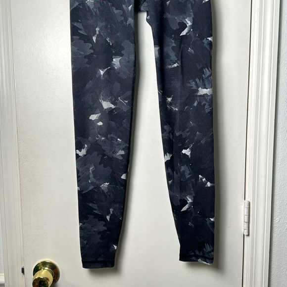 Old Navy Active Gray Pattern Go-Dry Athletic Workout Leggings Size Small - Picture 3 of 6